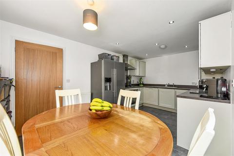 1 Dowse Close, Tidworth, SP9 7GU