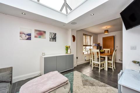 1 Dowse Close, Tidworth, SP9 7GU