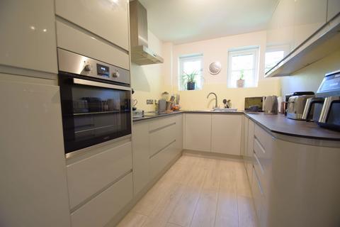 2 bedroom flat for sale, Gatley Road,Cheadle,SK8 1LX