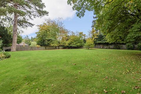 2 bedroom apartment for sale, Kingswood