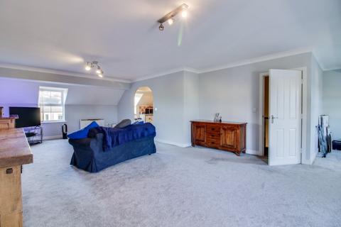 3 bedroom flat to rent, Harrogate Road, Bradford, West Yorkshire, BD10