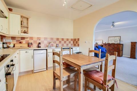 3 bedroom flat to rent, Harrogate Road, Bradford, West Yorkshire, BD10