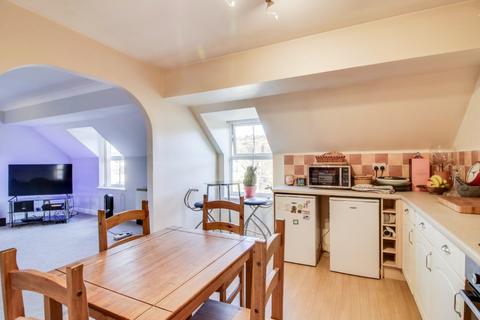 3 bedroom flat to rent, Harrogate Road, Bradford, West Yorkshire, BD10