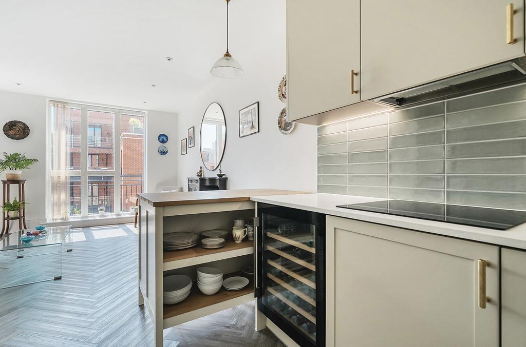 1335595 15 689348...