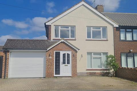 8 Cawcott Drive, Windsor, SL4 5PU