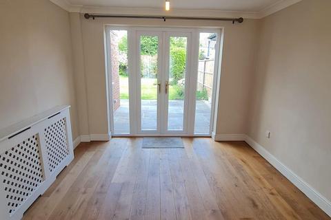 8 Cawcott Drive, Windsor, SL4 5PU