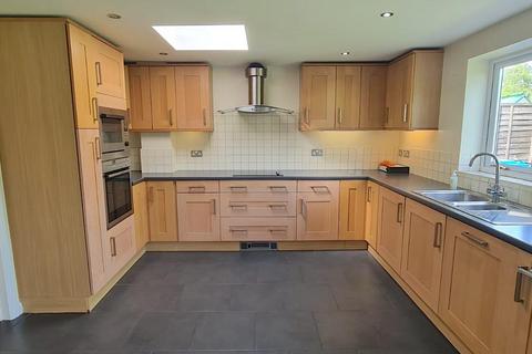 8 Cawcott Drive, Windsor, SL4 5PU