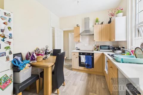 2 bedroom flat for sale, Arnside Road, St. Leonards-On-Sea