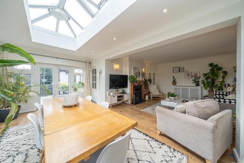 4 bedroom detached bungalow for sale, Cemmaes Court Road, Boxmoor, Hemel Hempstead, Hertfordshire, HP1 1ST