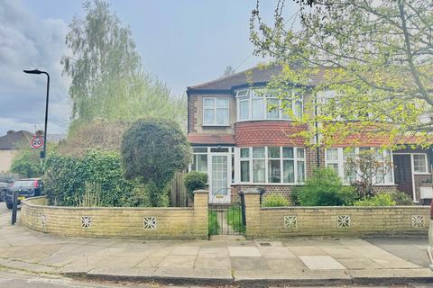 4 bedroom end of terrace house to rent, Tees Avenue, Perivale UB6
