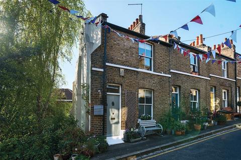 18 Trinity Grove, London, SE10 8TE