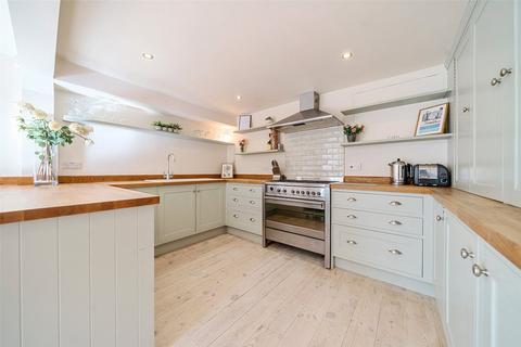 18 Trinity Grove, London, SE10 8TE