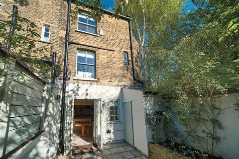 18 Trinity Grove, London, SE10 8TE