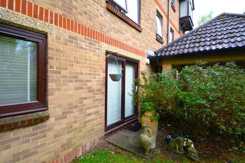 1 bedroom apartment for sale, Stokes Court, East Finchley, N2
