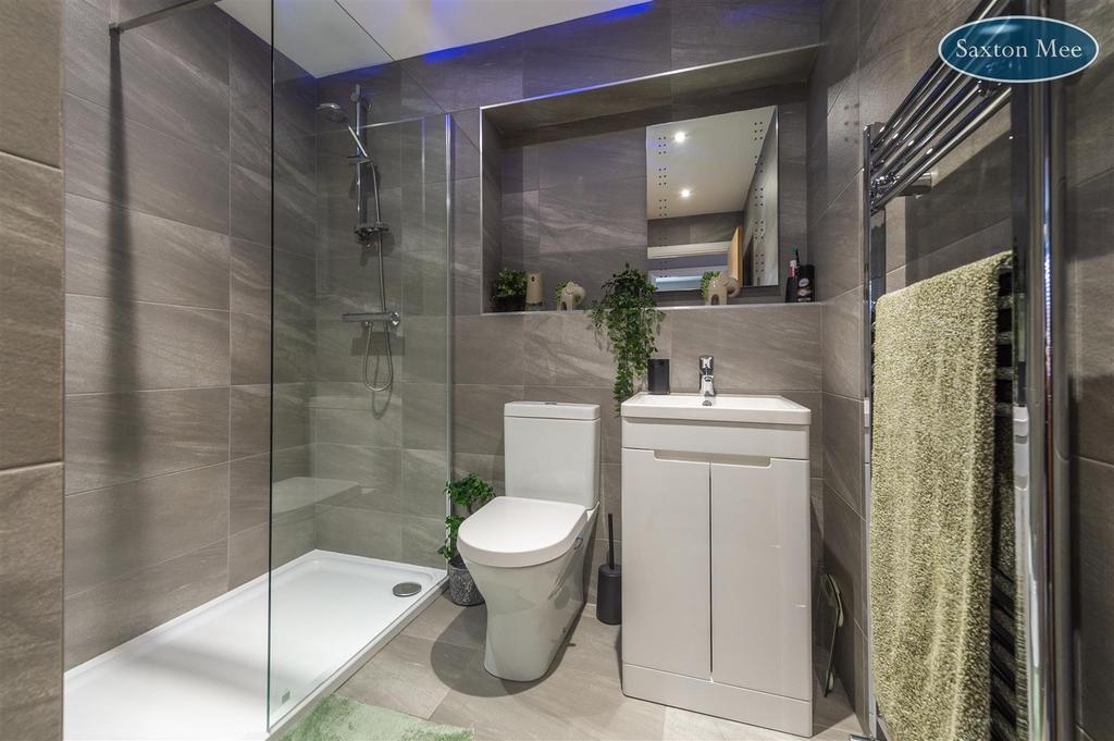 Bathroom 7499.jpg