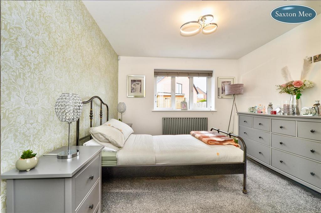 Bedroom 1 7468.jpg