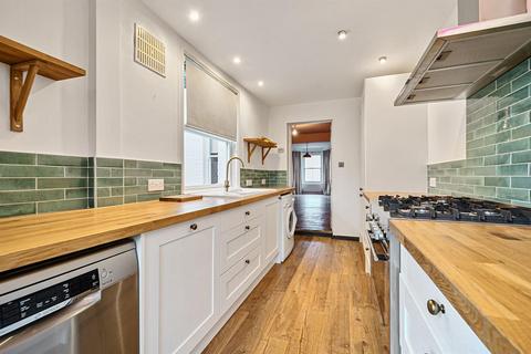 158 Elgar Road, Reading, RG2 0BN