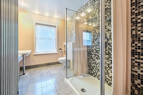 158 Elgar Road, Reading, RG2 0BN