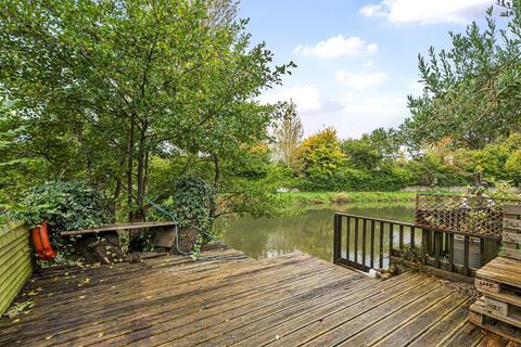 158 Elgar Road, Reading, RG2 0BN