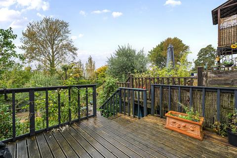 158 Elgar Road, Reading, RG2 0BN