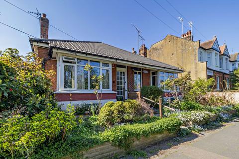 4 bedroom detached bungalow for sale, RIVER VIEW, ENFIELD EN2