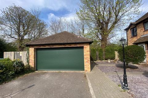 undefined, Kings Chase, East Molesey