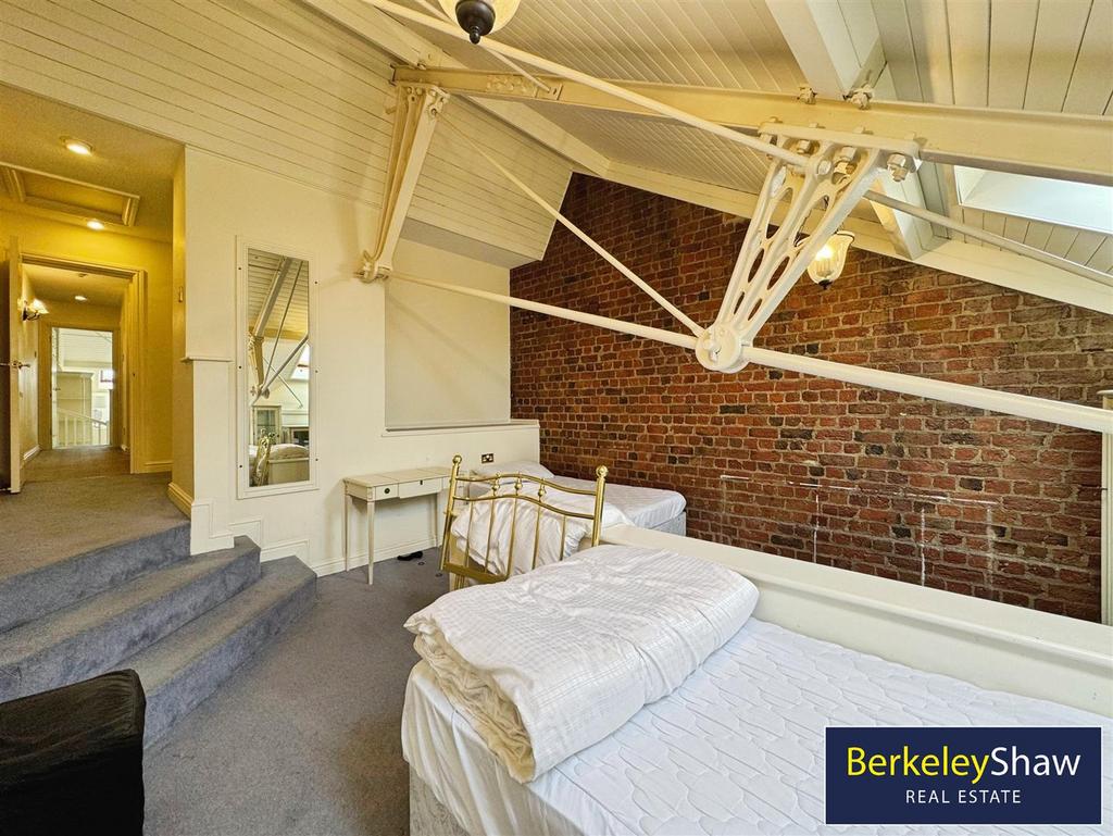 Bedroom 2 (2)