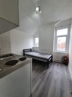 Studio to rent, Heathfield Road, Cardiff CF14