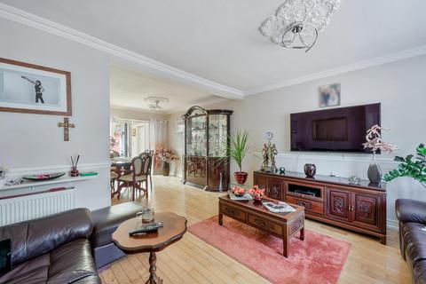 65 Tarling Road, London, E16 1HN