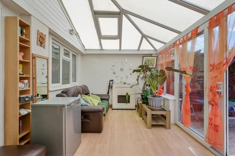 65 Tarling Road, London, E16 1HN