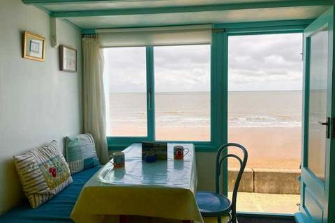 Chalet for sale, Walton on the Naze CO14