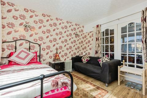 17 Queensway, Manchester, M19 1QP