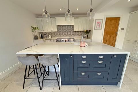 3 bedroom semi-detached house for sale, Kenway, Hollywood, B47 5LG