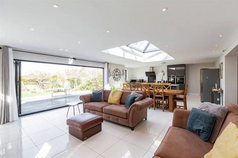 4 bedroom detached bungalow for sale, Edmanson Avenue, Westbrook, Margate