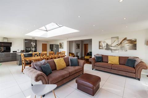 4 bedroom detached bungalow for sale, Edmanson Avenue, Westbrook, Margate