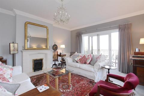 2 bedroom flat to rent, 74 Harnham Road, Salisbury