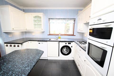 4 bedroom semi-detached house to rent, Faringdon Avenue, Bromley