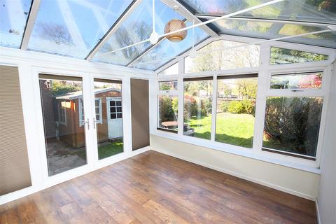 4 bedroom semi-detached house to rent, Faringdon Avenue, Bromley