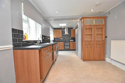 3 bedroom detached house to rent, Beech Close, Willand, Cullompton