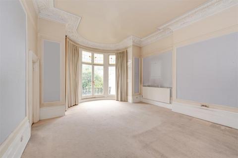 1 bedroom flat for sale, Belsize Park, London, NW3