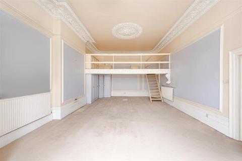 1 bedroom flat for sale, Belsize Park, London, NW3