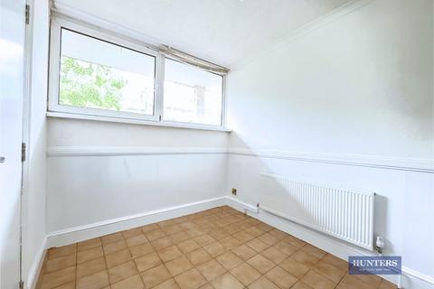 3 bedroom flat to rent, Broxwood Way, London, NW8