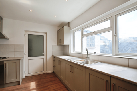 3 bedroom semi-detached house to rent, Heather Lane, West Drayton UB7
