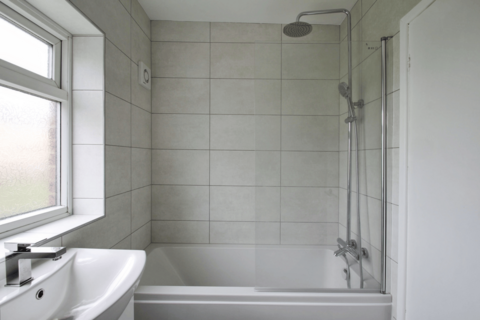 3 bedroom semi-detached house to rent, Heather Lane, West Drayton UB7
