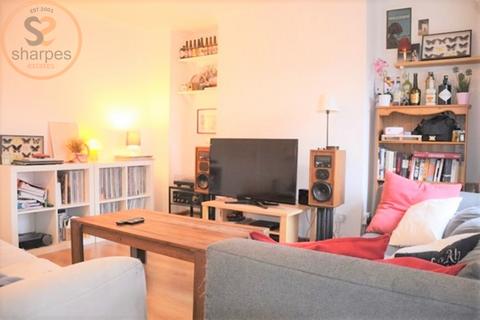 2 bedroom flat to rent, A Balham High Road, London