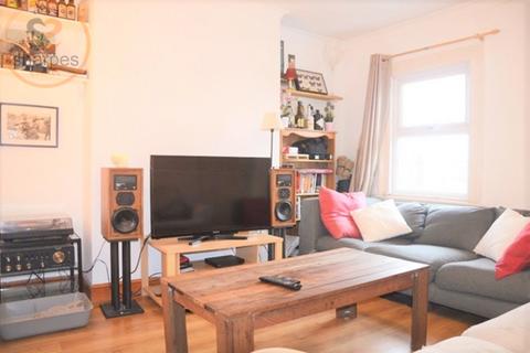2 bedroom flat to rent, A Balham High Road, London