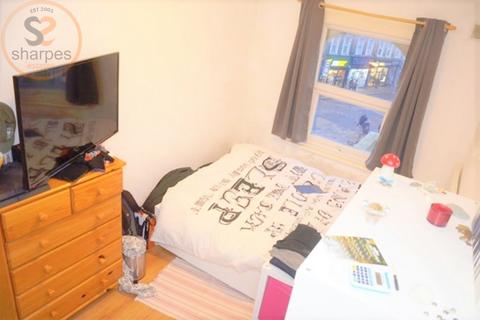 2 bedroom flat to rent, A Balham High Road, London