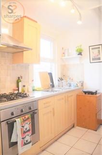 2 bedroom flat to rent, A Balham High Road, London