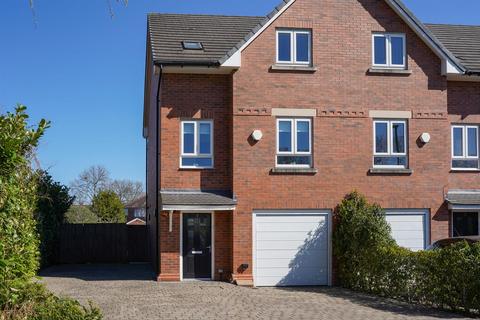 4 bedroom end of terrace house for sale