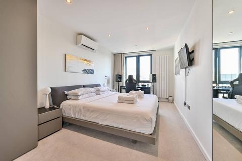 2 bedroom flat for sale, Centric Close, Camden Town, London, NW1